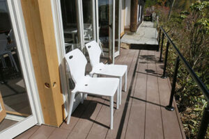 森の中の風と光を感じるカフェテラス2