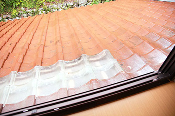 硝子の屋根瓦の家1