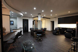 神社の下にある集いの美容3